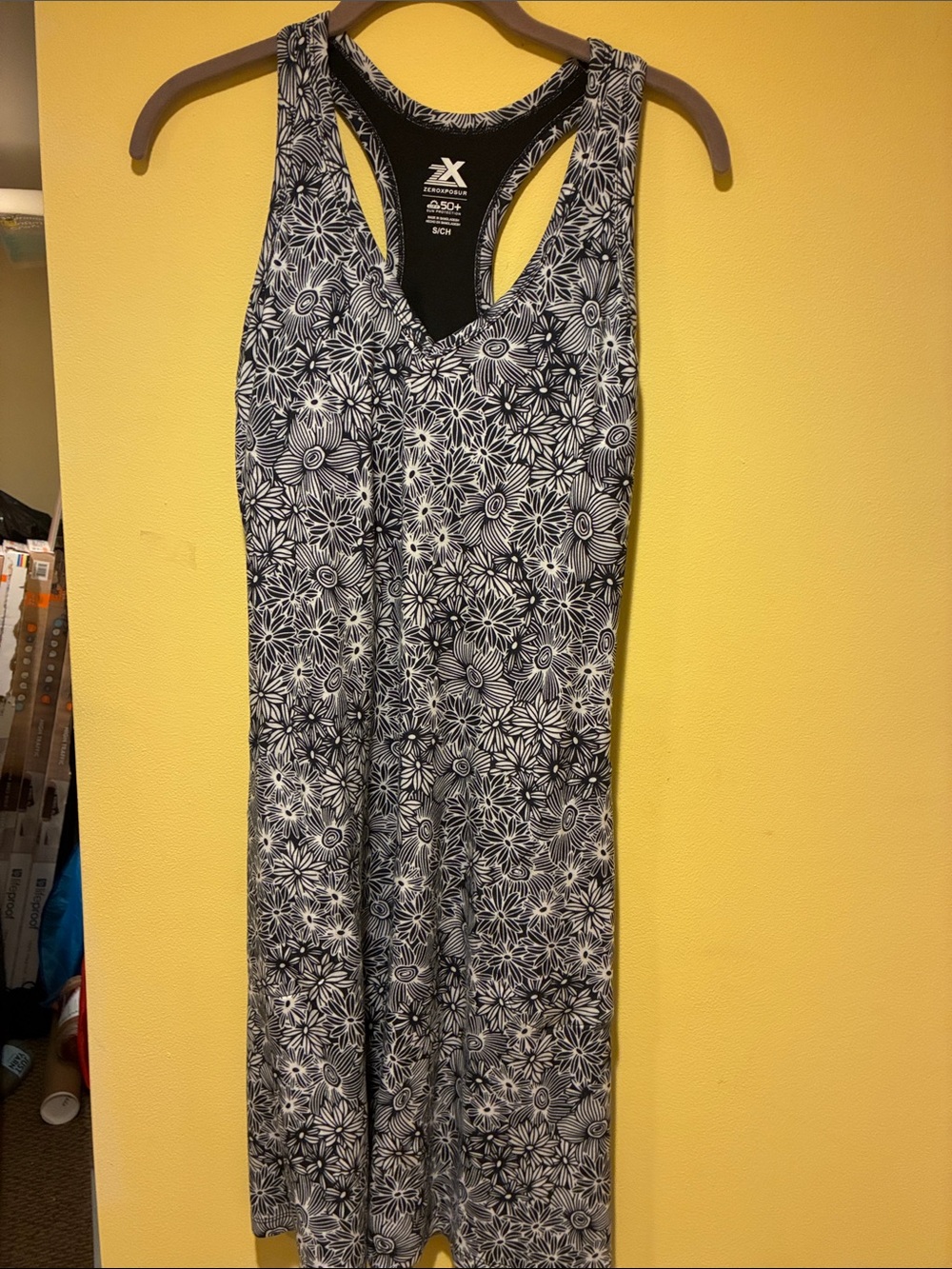 ZeroXposur Black & White V Neck SPF 50+
Floral Midi Dress Pockets Racer Back S